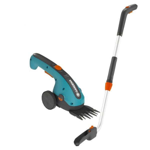 Akumulátorové nožnice na trávu Gardena ClassicCut súprava s kolieskami a teleskopickou násadou