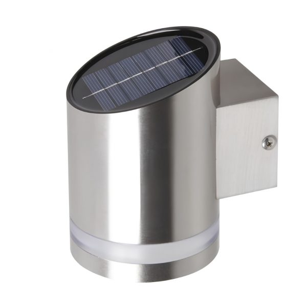 Nástenná LED lampa Garden na stenu z nerezovej ocele, so skoseným solárnym panelom a bielym prstencom dole.