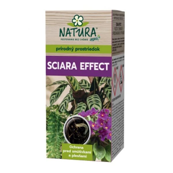 Ochrana proti smútivkám Natura Sciara Effect v balení s vyobrazením izbových rastlín a detailom larvy v pôde.